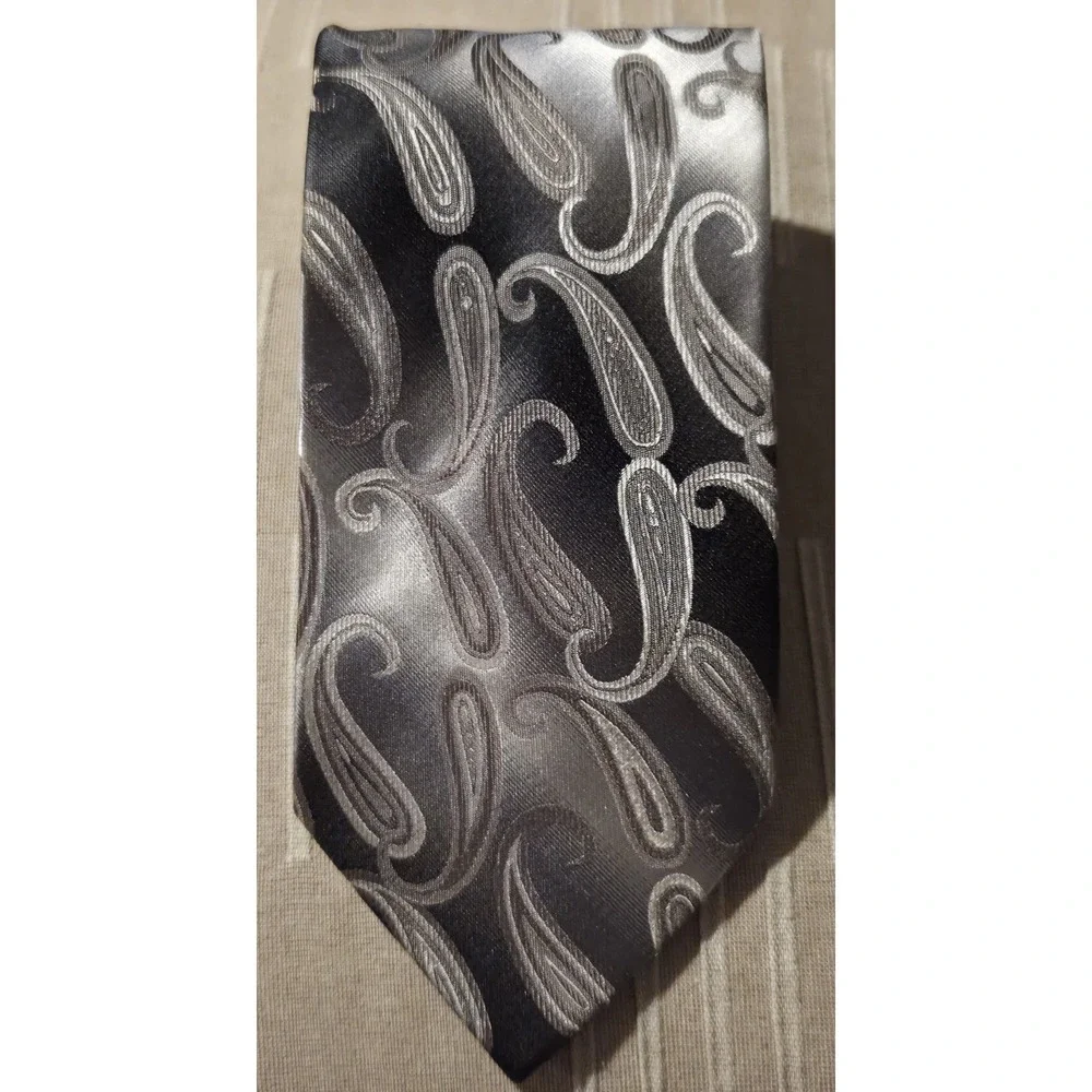Pronto Uomo 100% Silk Designer Necktie Gray/Silver Paisley‎ EUC